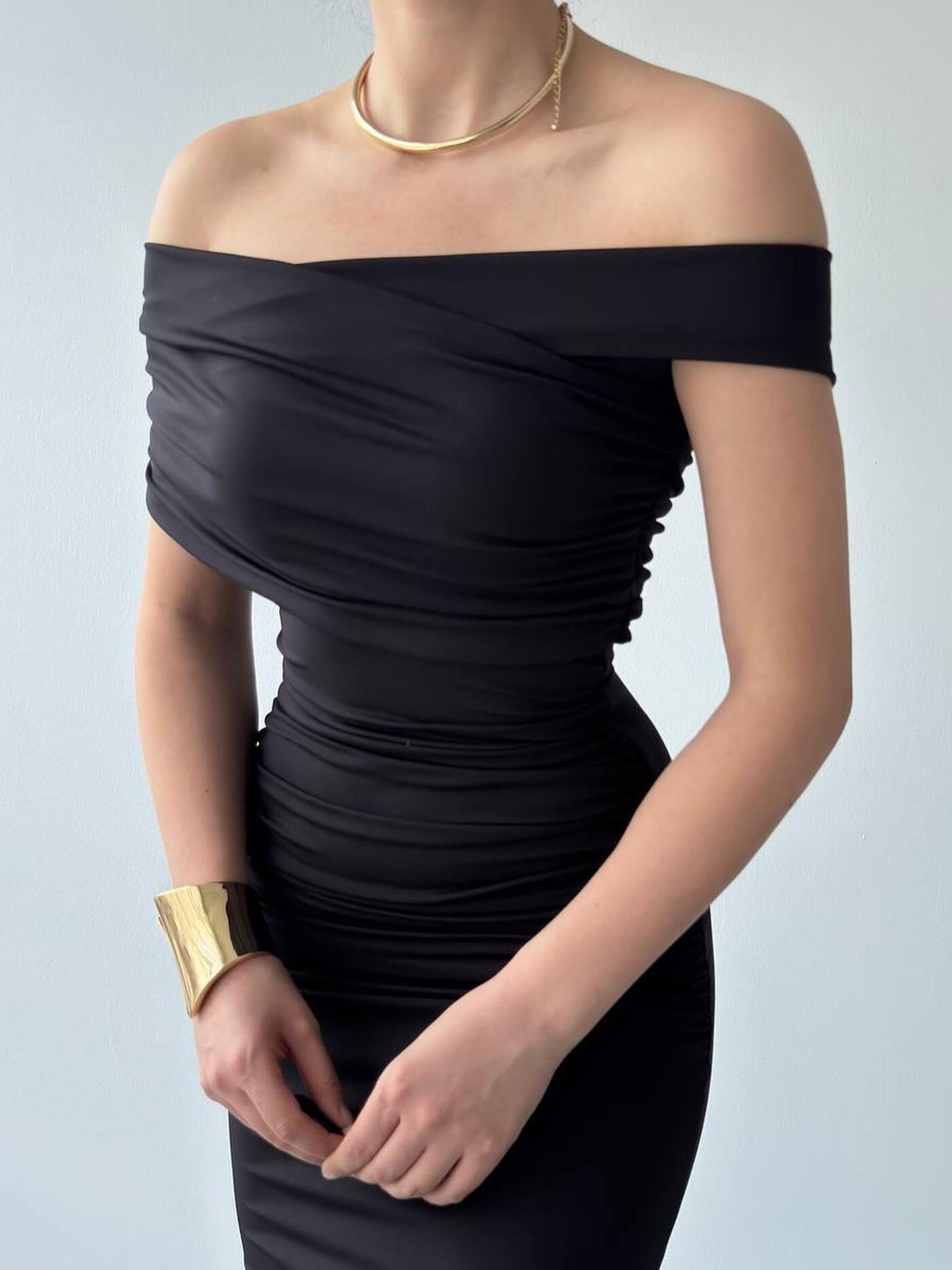 ROCHIE ELYZ BLACK