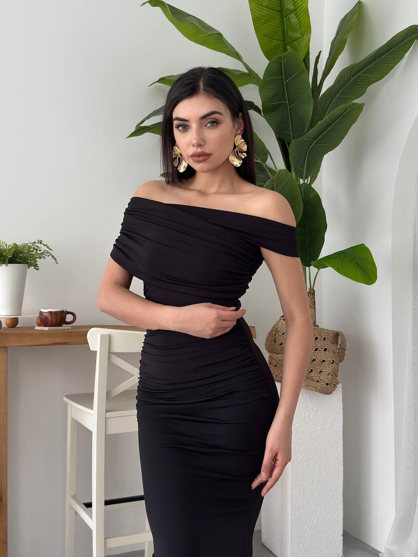ROCHIE ELYZ BLACK