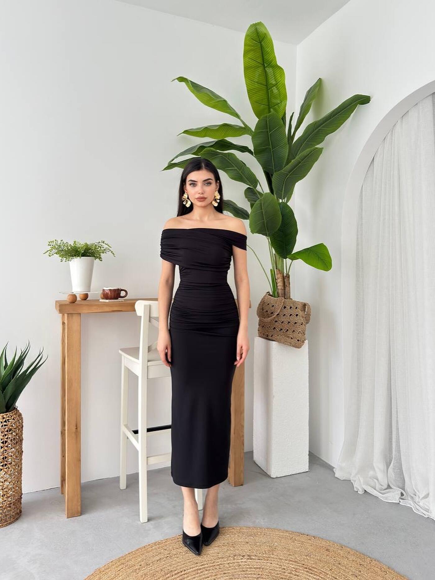 ROCHIE ELYZ BLACK