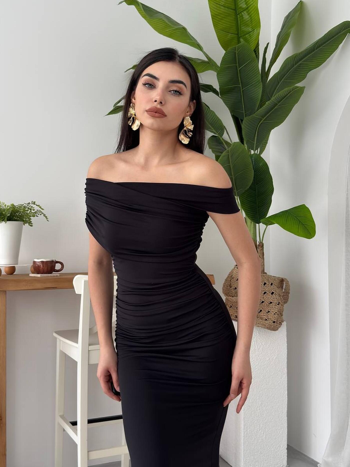 ROCHIE ELYZ BLACK