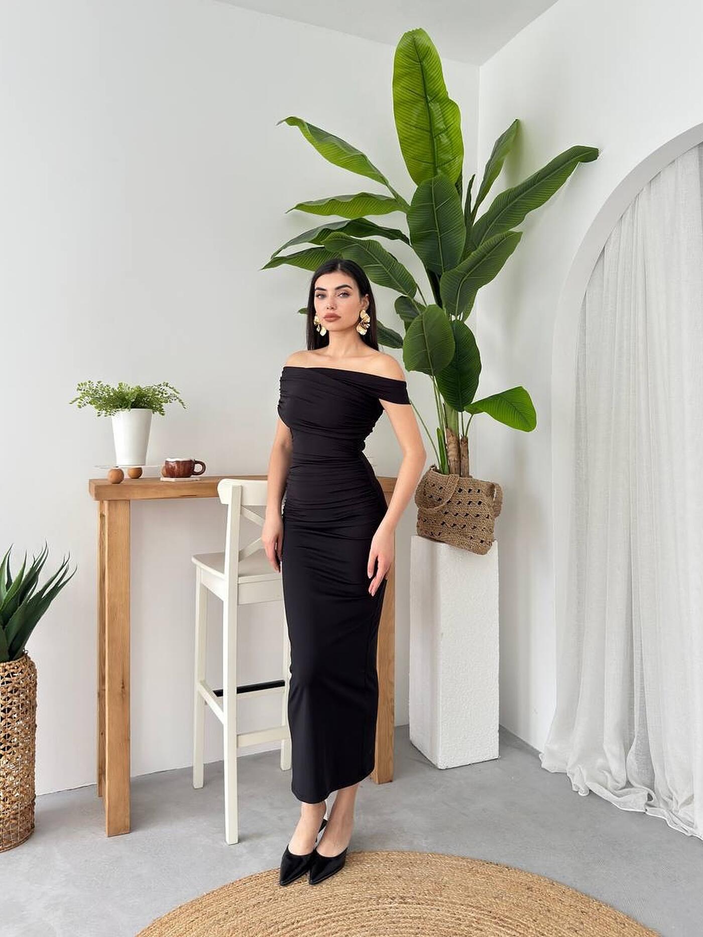 ROCHIE ELYZ BLACK