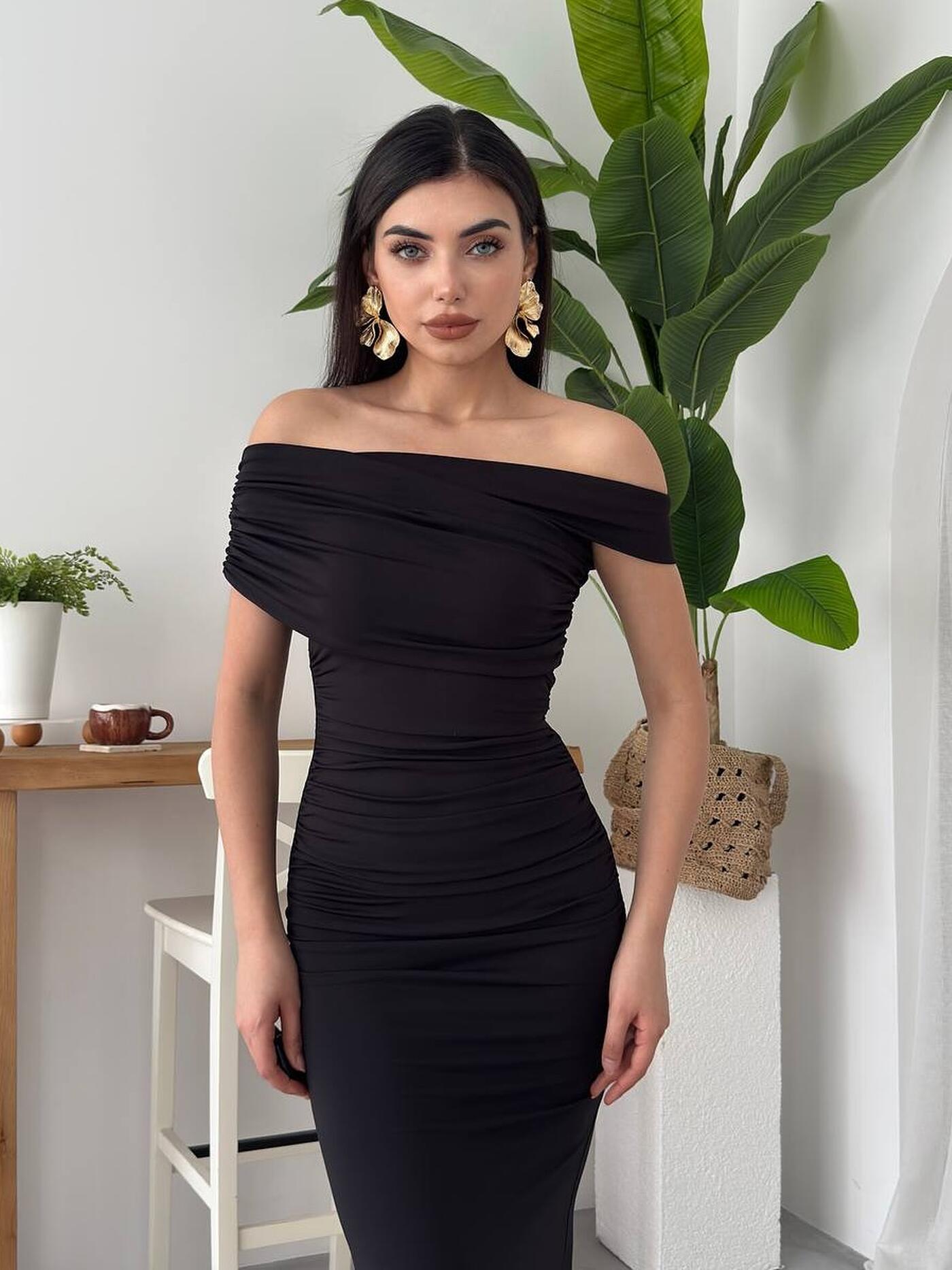 ROCHIE ELYZ BLACK