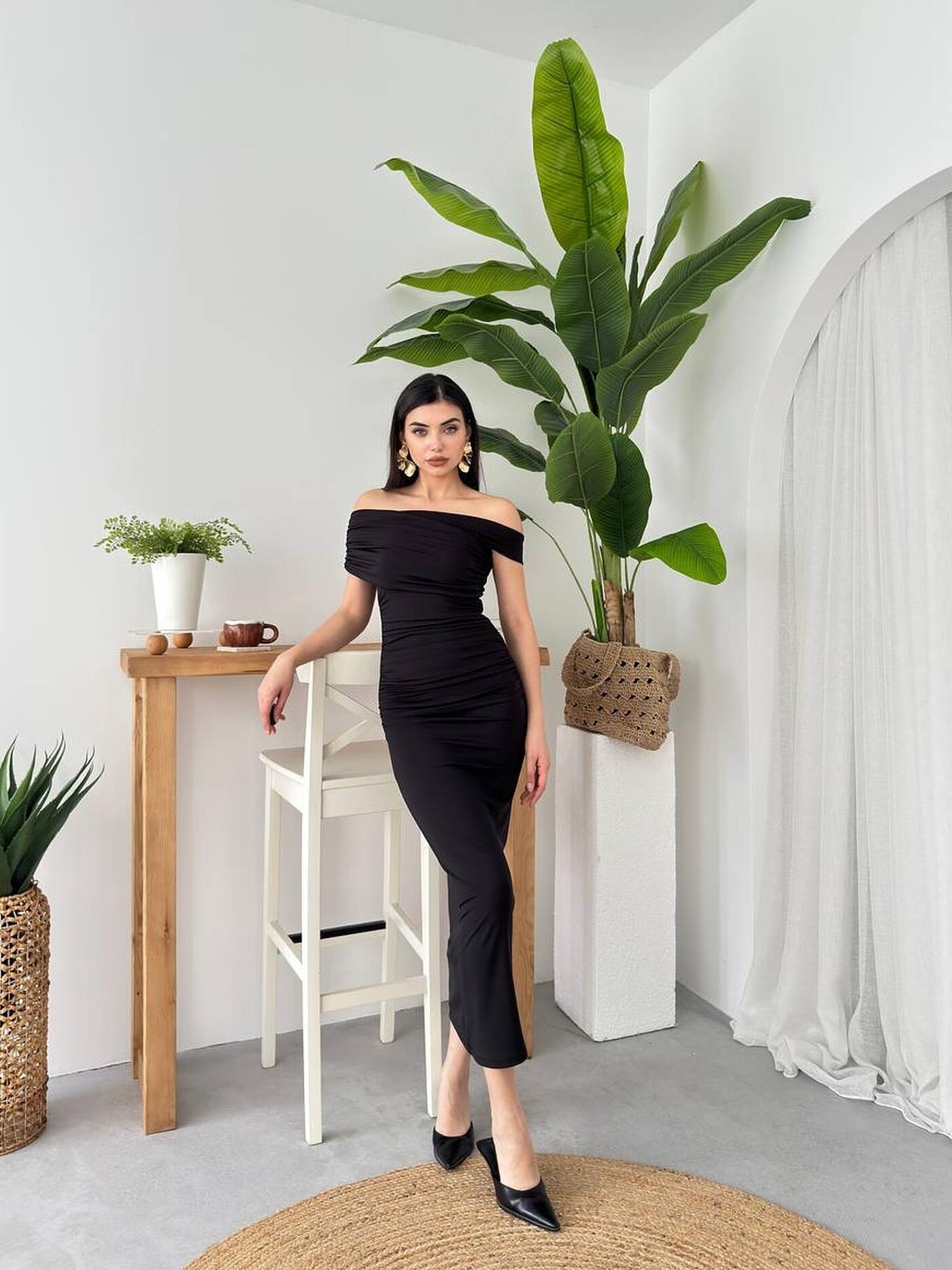 ROCHIE ELYZ BLACK